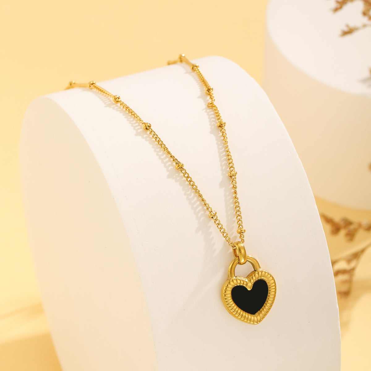 "Luna" heart-shaped necklace
