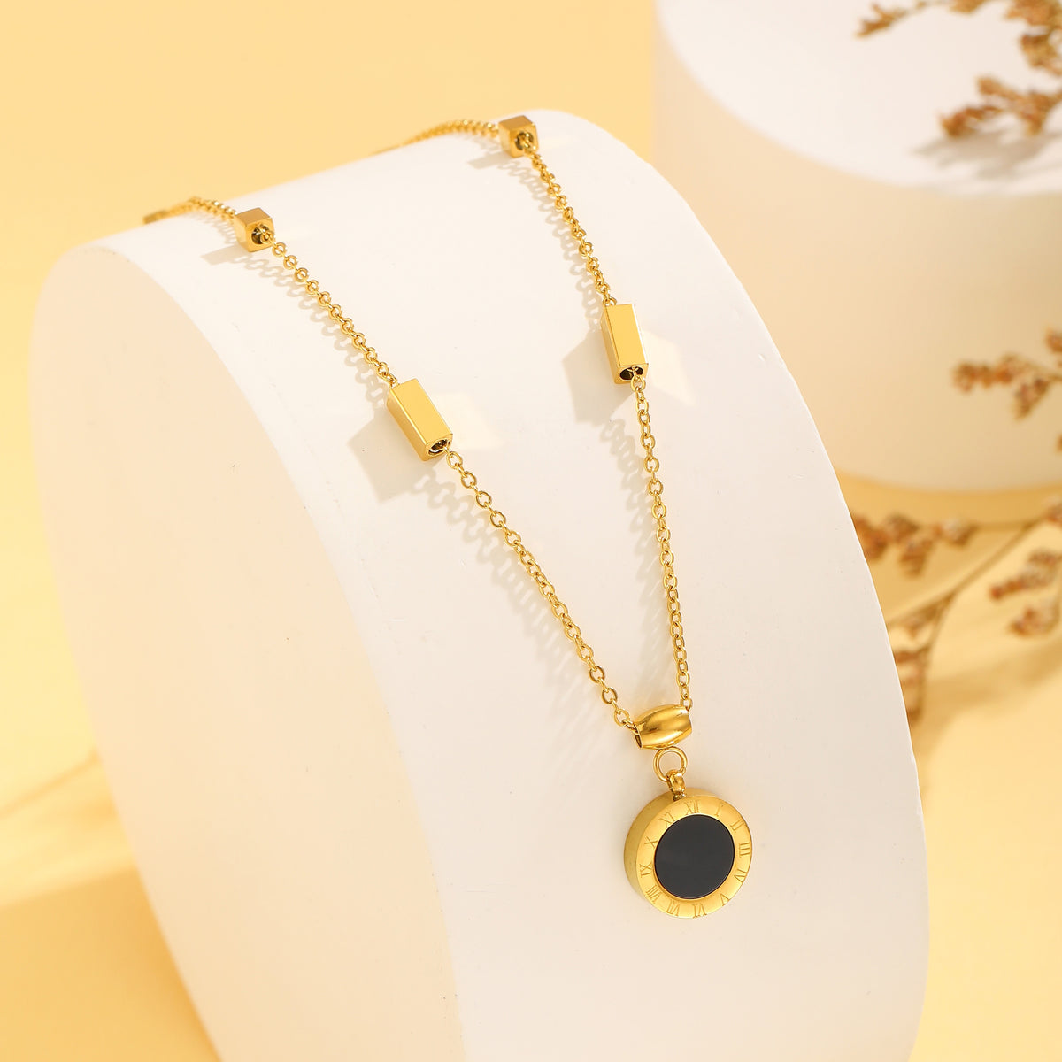 "Olymph" round necklace